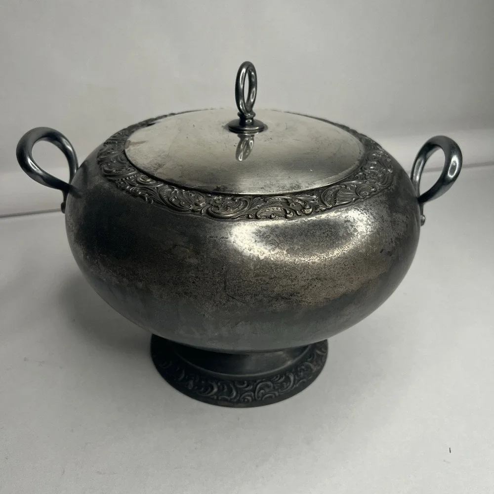 Antique Silverplate Large Soup Tureen Southington & Co Quadruple Plate 1709